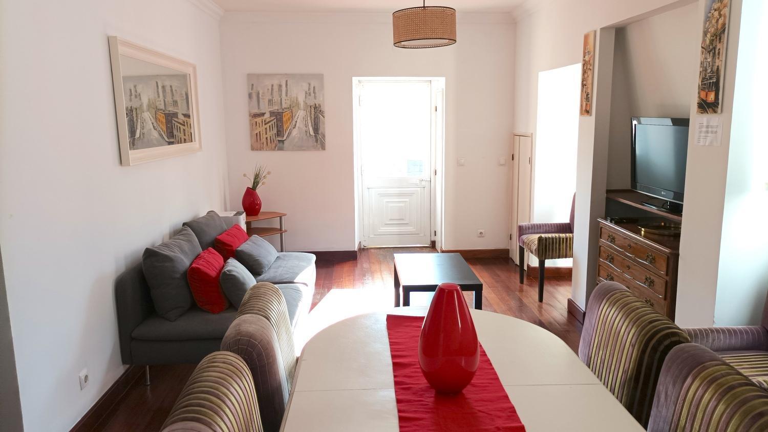 Open Trace Unique 3 Bedroom Located Centeral Apartment *